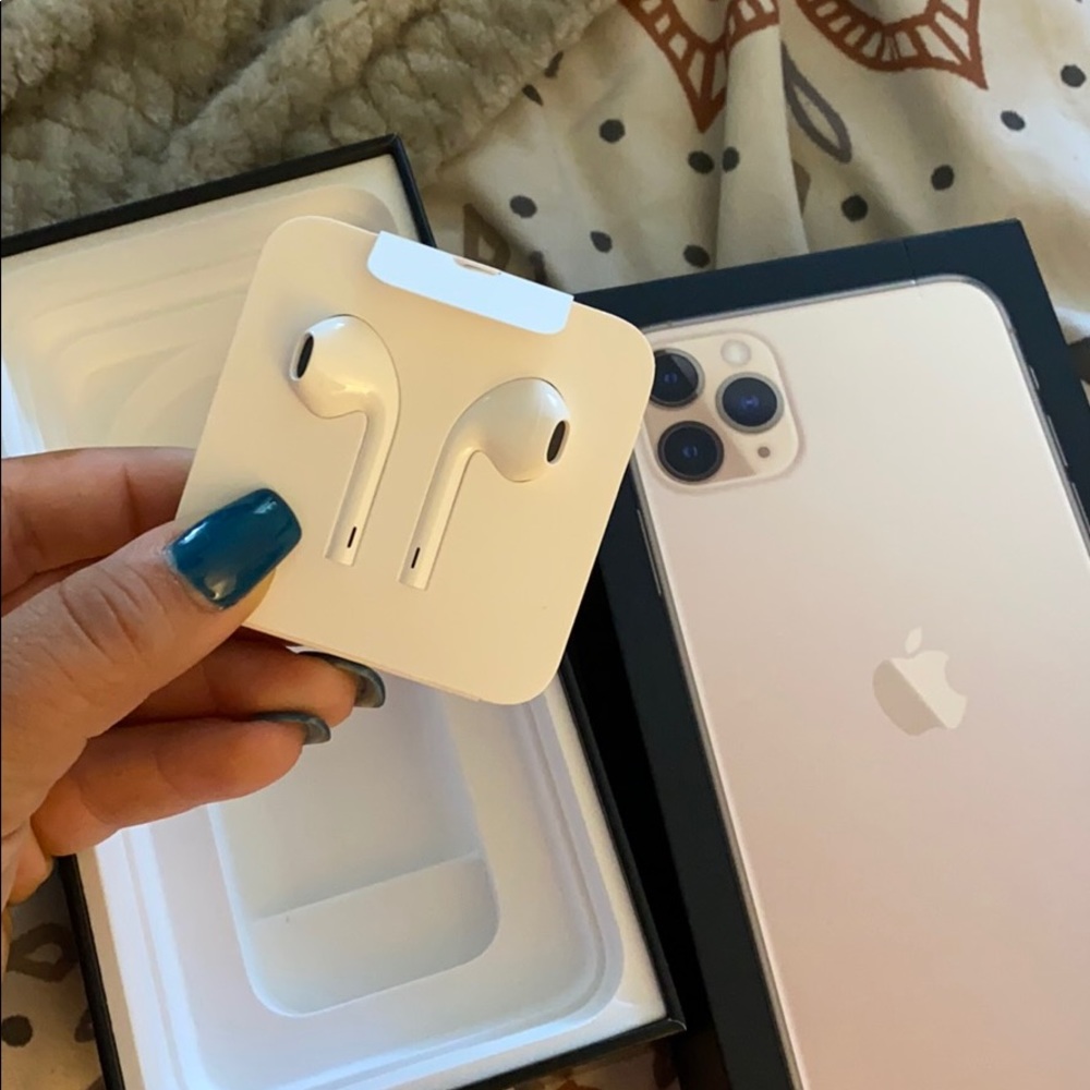 Apple corded headphones